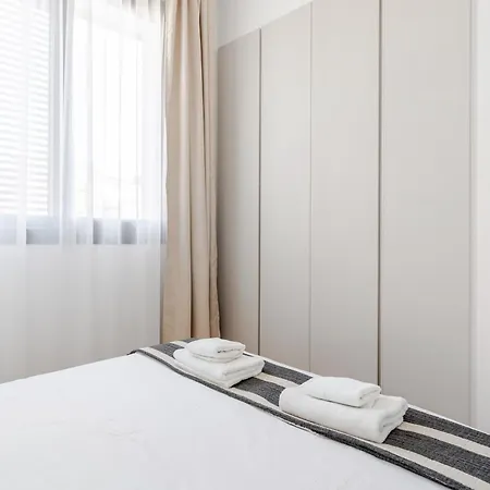 Yamas Urban Living Sequoia דירה