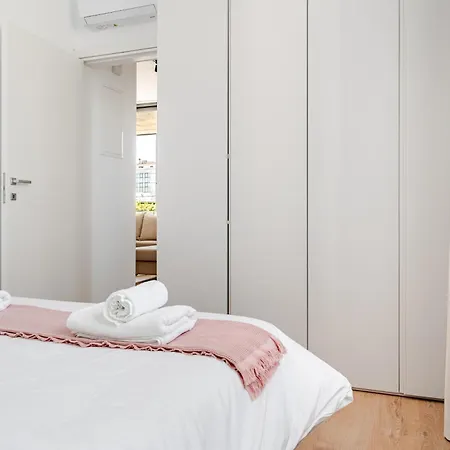 Yamas Urban Living Sequoia לימסול