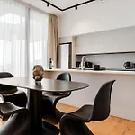 Aparthotel Yamas Urban Living Sequoia