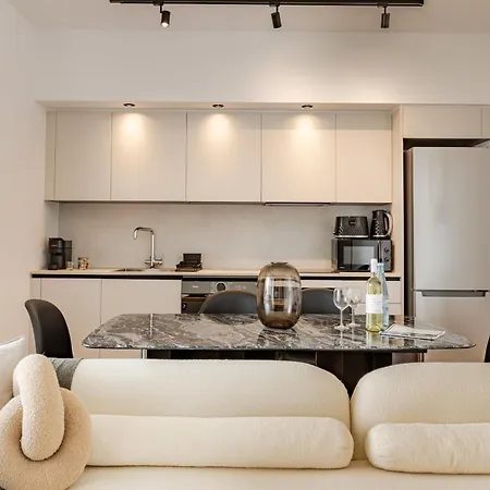 Yamas Urban Living Sequoia 레메소스