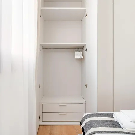 Yamas Urban Living Sequoia 4* ليماسول
